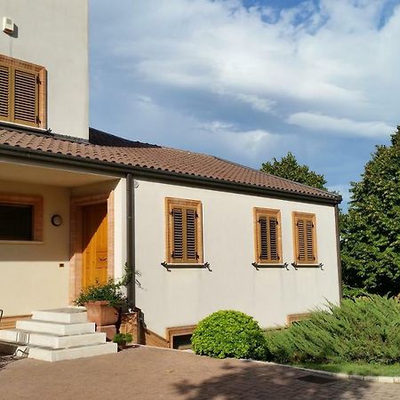 Il Mandorlo B&B Чивитанова-Альта Экстерьер фото